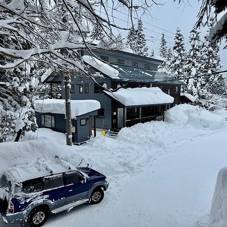 Bears Den Mountain Lodge Hakuba Exterior photo